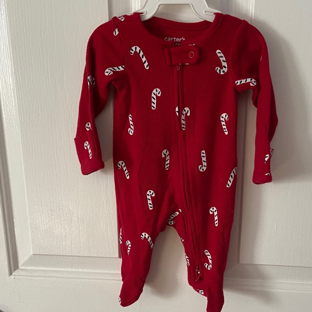 NWOT Carter's Christmas 🤶 outfit Now Born